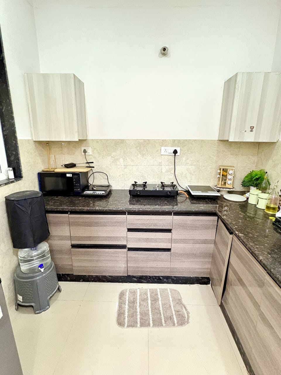 Villa | Private kitchen | Fridge, microwave, oven, cookware/dishes/utensils