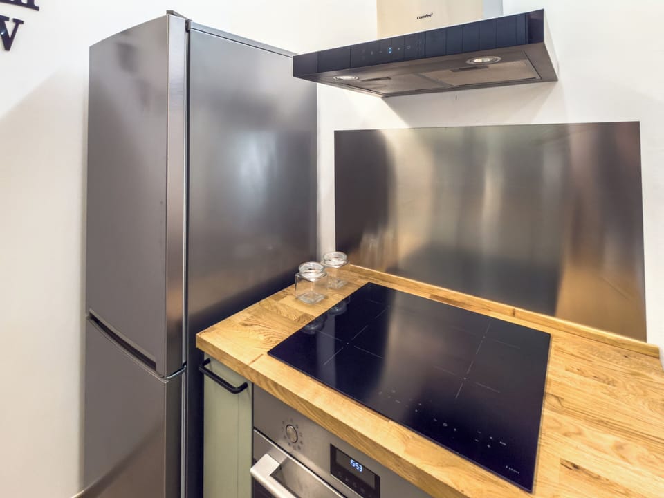 Studio Suite, Patio | Private kitchen