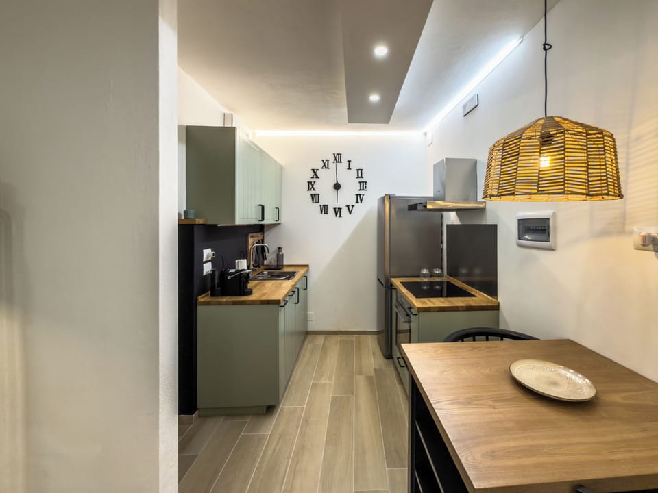 Studio Suite, Patio | Private kitchen