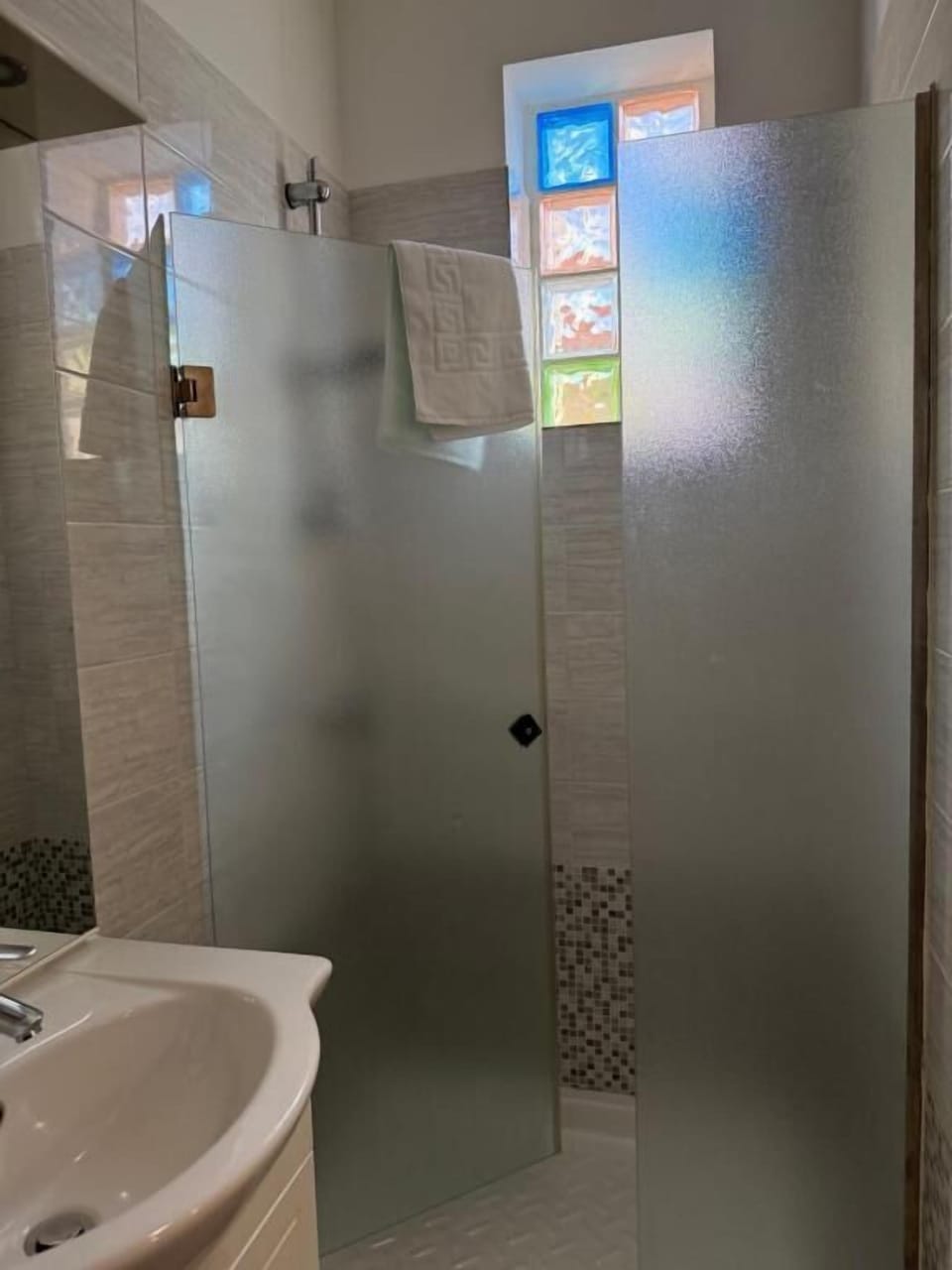 Twin Room | Bathroom | Shower, towels, soap, toilet paper