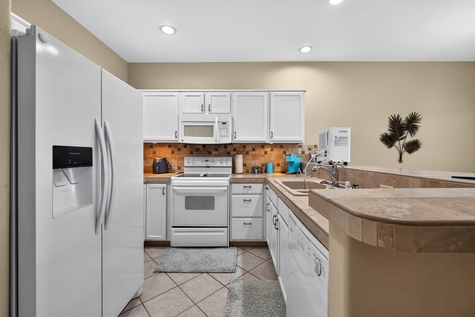 Townhome, 2 Bedrooms | Private kitchen | Coffee/tea maker, fridge, oven, toaster