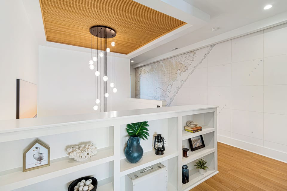 Sea Spray West | Upper-Level Landing