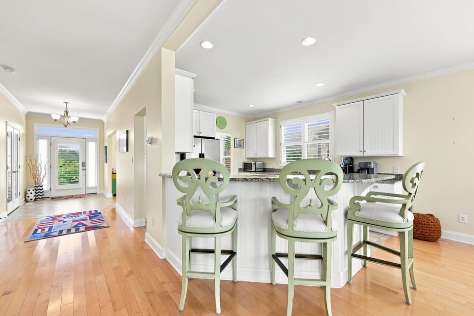 Blue Chair Stays | Kitchen and Dining Area