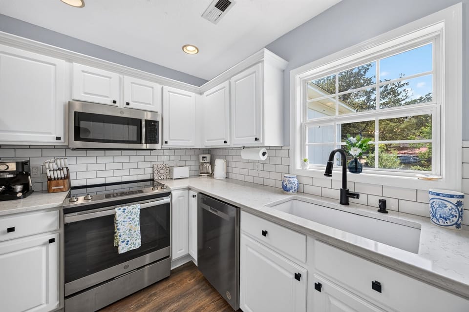 House, 3 Bedrooms | Private kitchen | Coffee/tea maker, fridge, oven, toaster