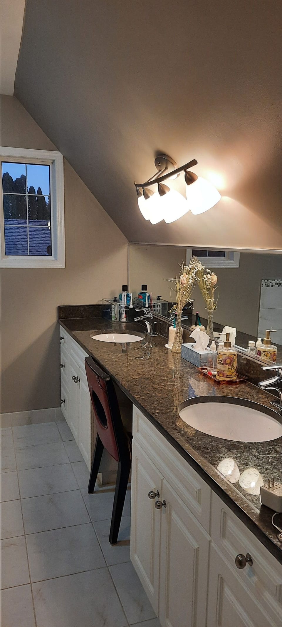 Comfort Double Room, 1 Queen Bed | Bathroom | Deep soaking tub, free toiletries, hair dryer, bathrobes
