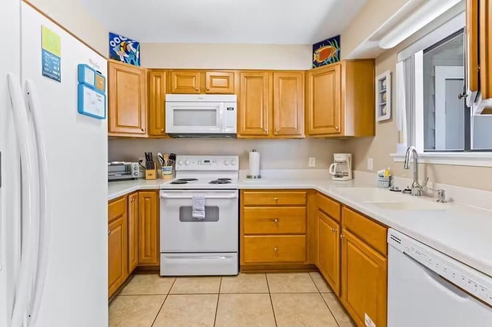 House, Multiple Beds (Gulf Winds East #50) | Private kitchen