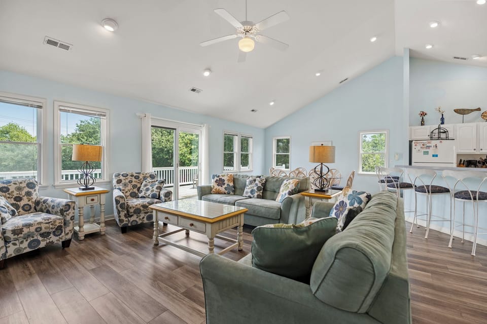 I'm Lov'n Sea & Sand | Top Level Living Area