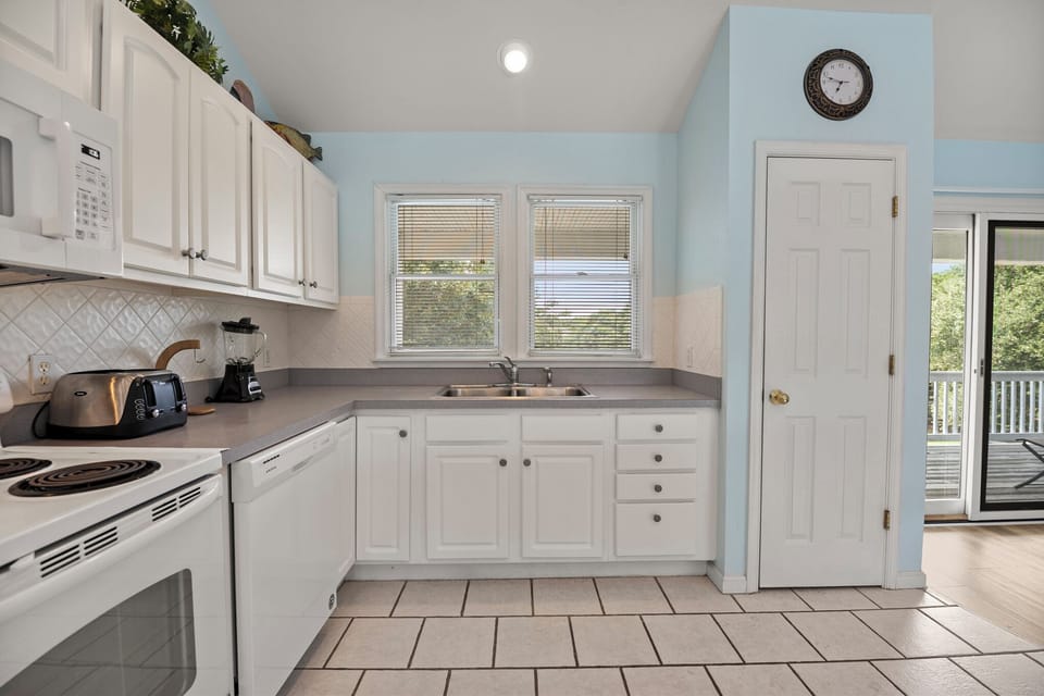 I'm Lov'n Sea & Sand | Top Level Kitchen