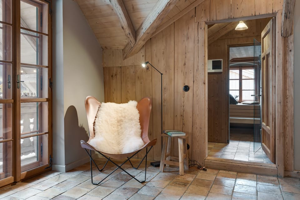 Book a chalet in Aschau near Kirchberg with a small seating corner, high-quality wood interior and stylishly renovated Tyrolean atmosphere.