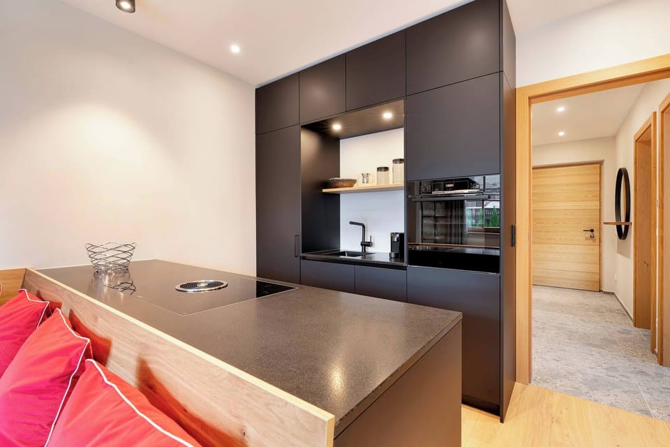 High-quality designer kitchen in the Garden Suite, ideal for guests looking for a stylish vacation apartment in Kirchberg in Tirol.