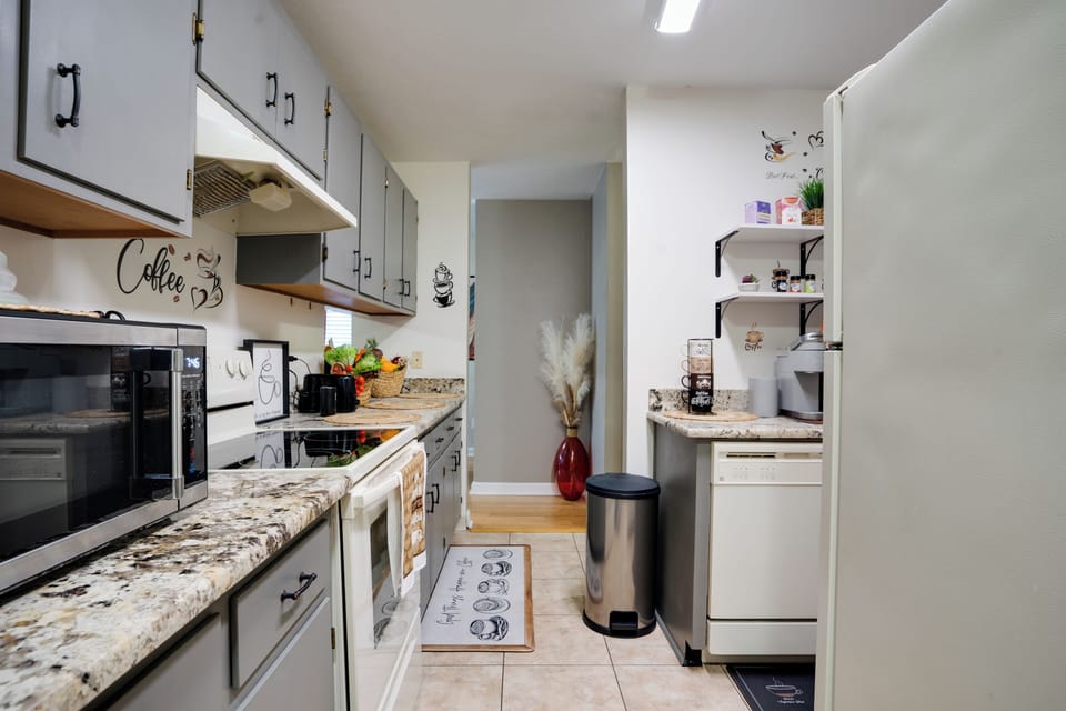 House, 2 Bedrooms, Balcony | Private kitchen