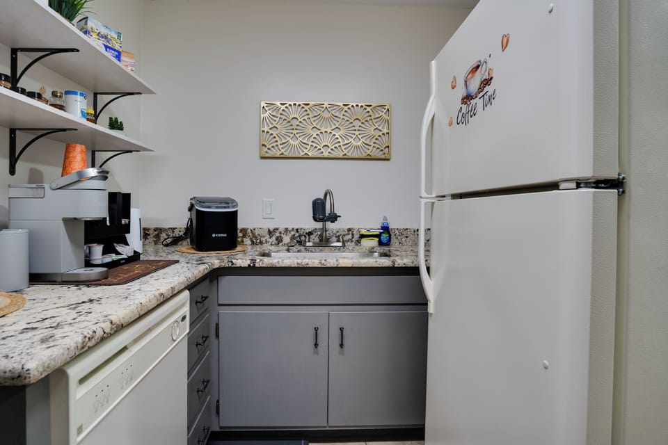 House, 2 Bedrooms, Balcony | Private kitchen