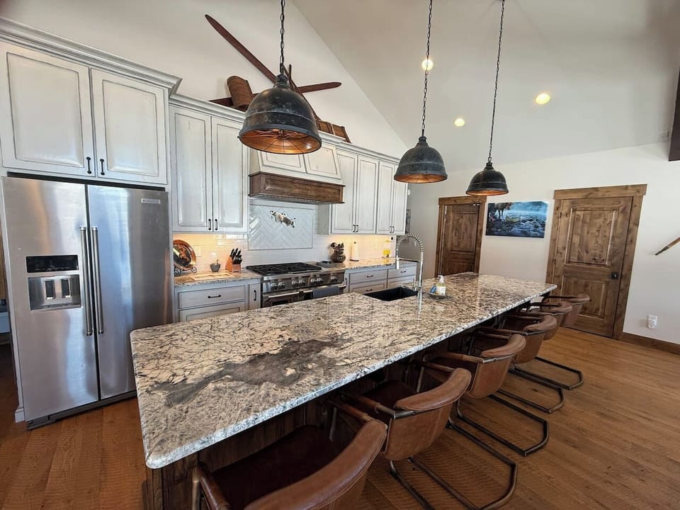 fully appointed kitchen with walk in pantry