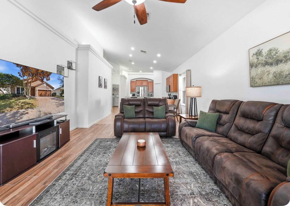 House, Multiple Beds, Pool View (Bridgeford Splash Retreat) | Living area