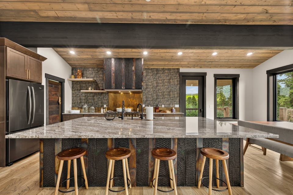 House (5 Bedrooms) | Private kitchen | Fridge, microwave, oven, stovetop