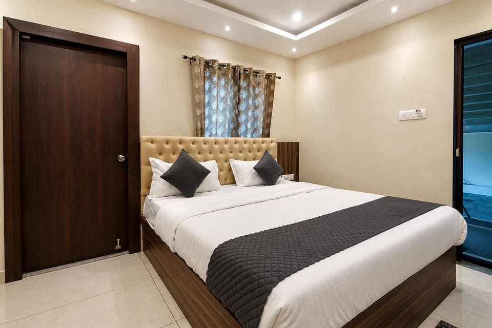 Deluxe Double or Twin Room, City View | Desk, WiFi (free)