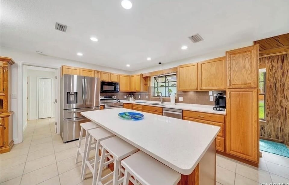 Kitchen with island