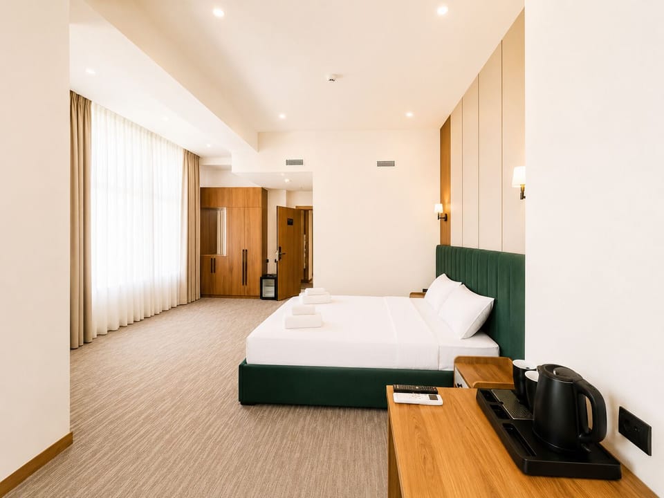 Deluxe Room | Desk, laptop workspace, iron/ironing board (on request), WiFi (free)
