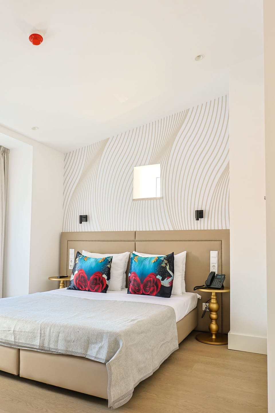Comfort Apartment | In-room safe, laptop workspace, blackout drapes, soundproofing