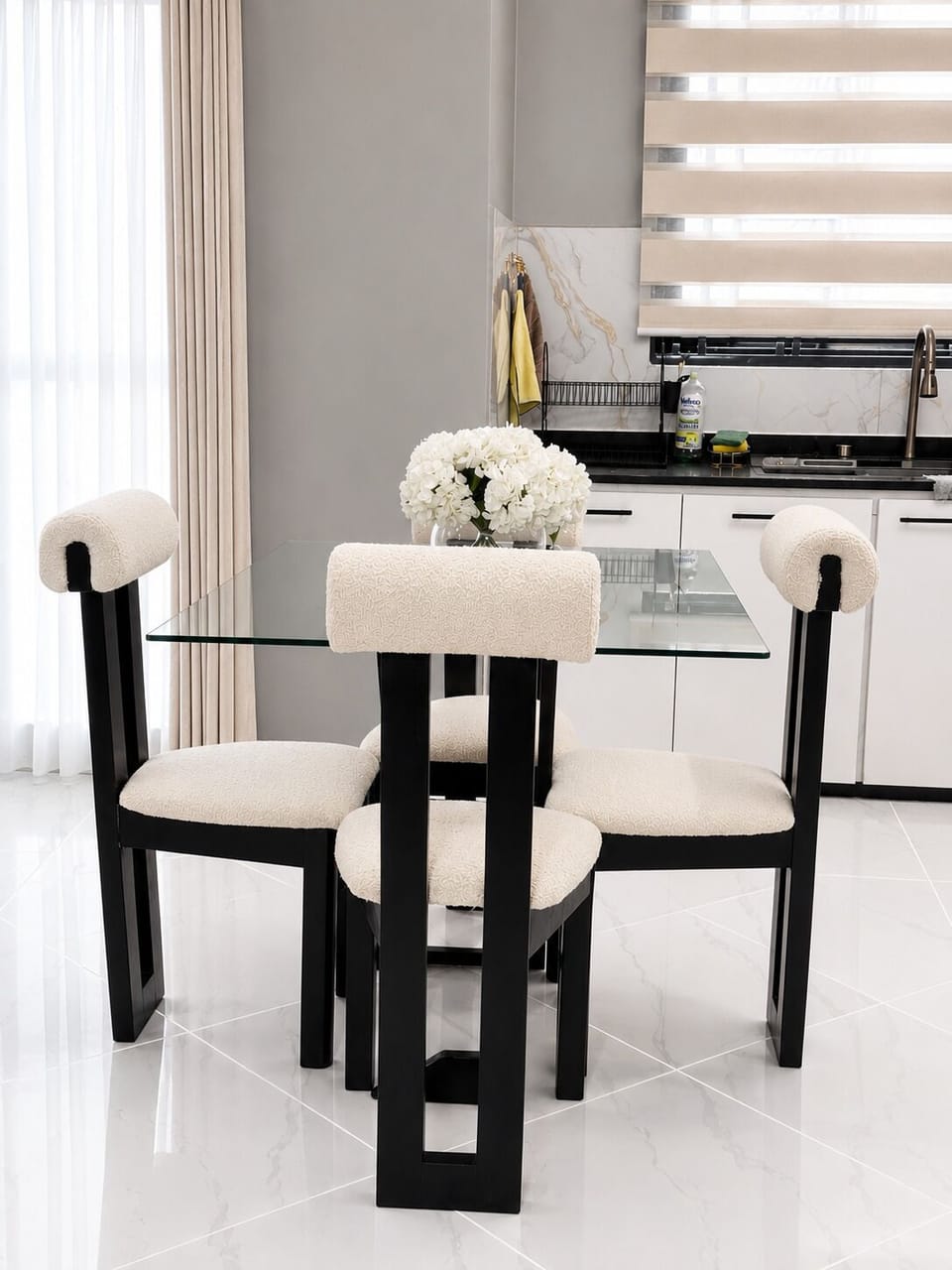 Comfort Apartment | Dining