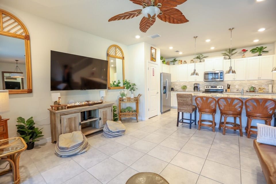 Open space perfect for relaxing and dining.