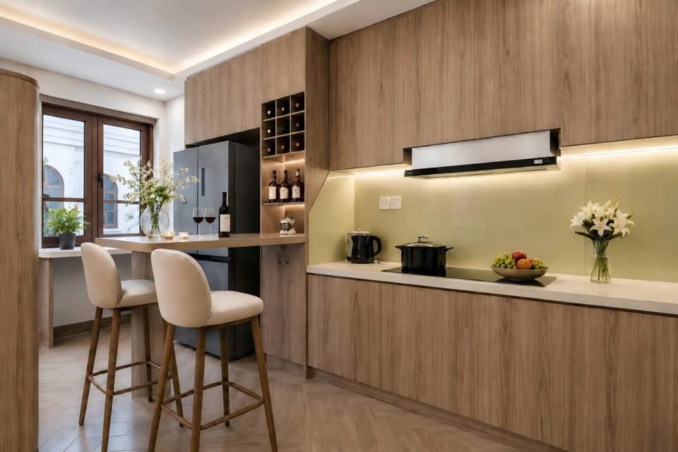 Executive Studio Suite, Balcony, City View | Blackout drapes, iron/ironing board, WiFi (free)