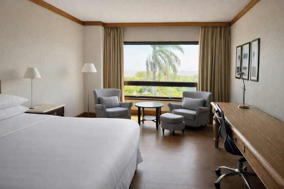 Classic Room, 1 King Bed, River View | Premium bedding, Select Comfort beds, minibar, in-room safe