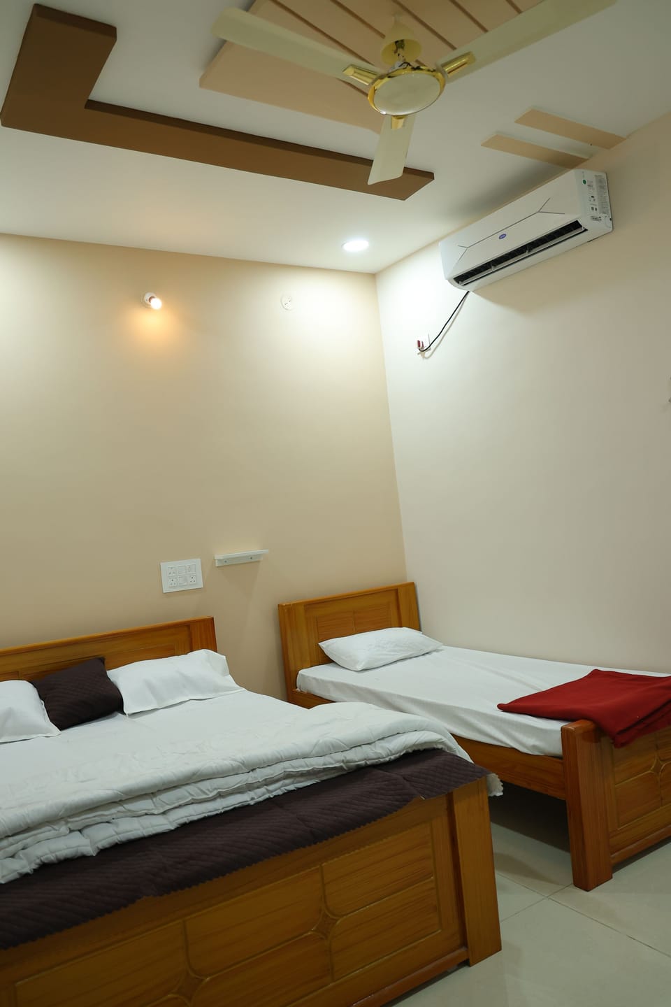 Comfort Triple Room, Air conditioning, City View | Laptop workspace, iron/ironing board, WiFi (free)