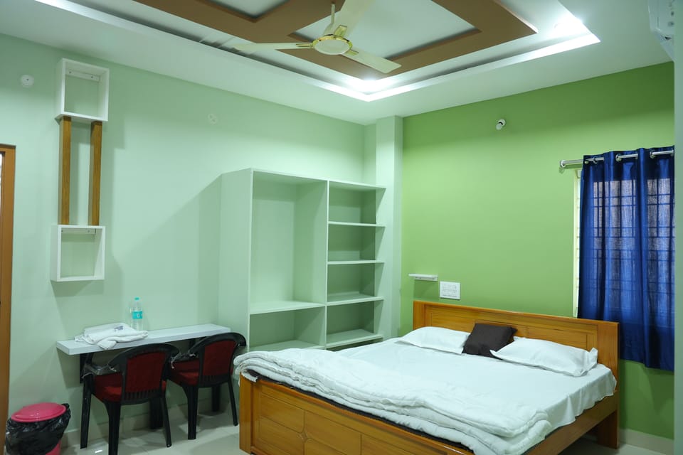 Laptop workspace, iron/ironing board, WiFi (free)