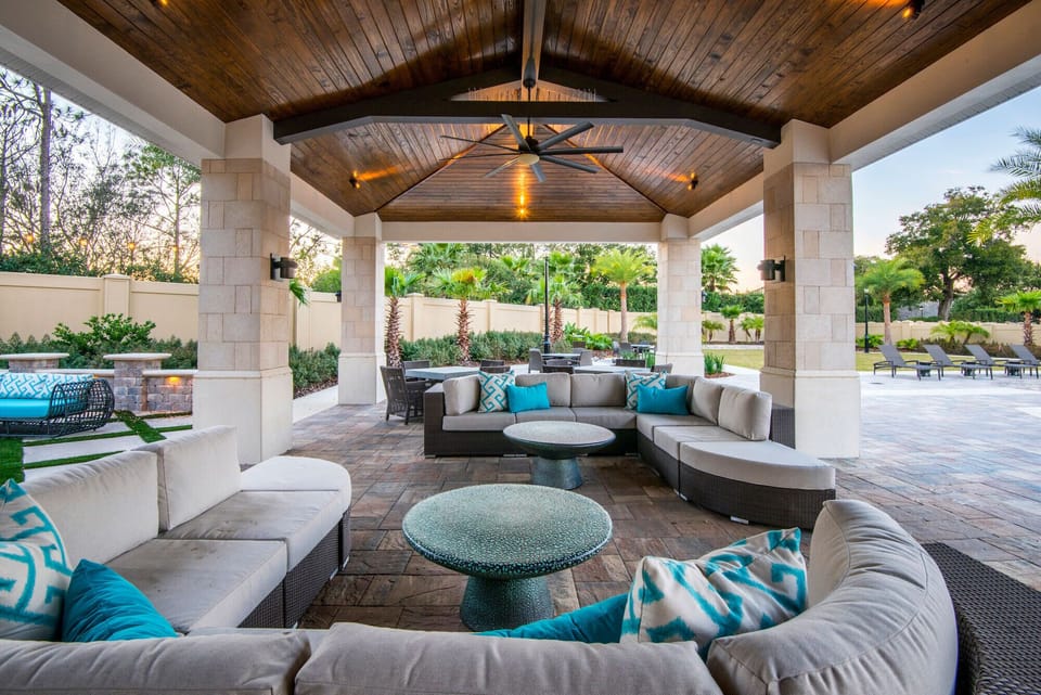5-Sonoma-Resort-Poolside-Lounge