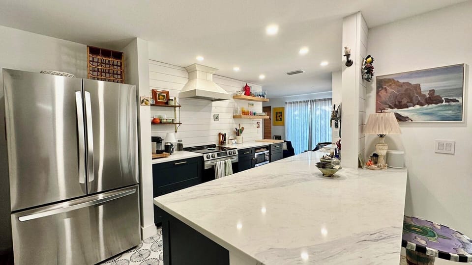 Quartz countertops, stainless appliances