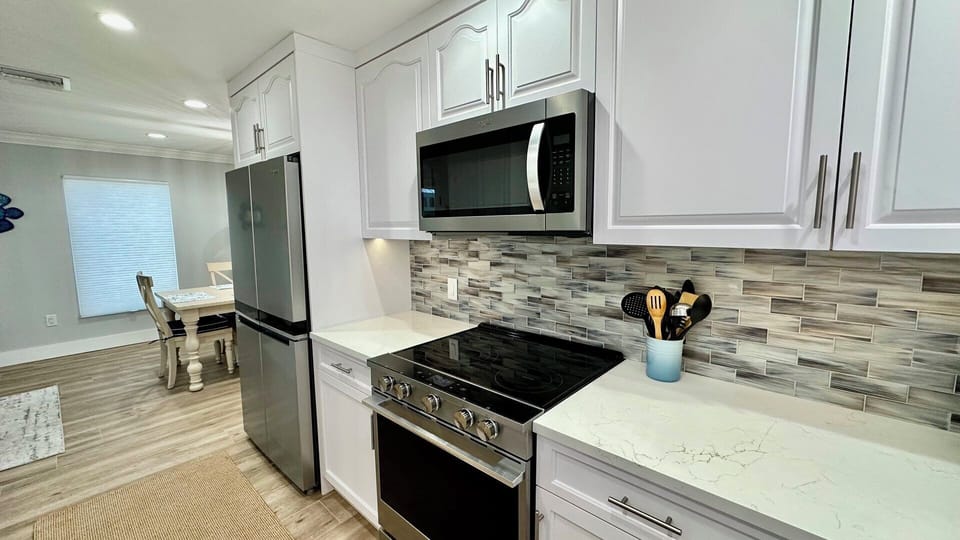 Quartz countertops, under cabinet lighting.