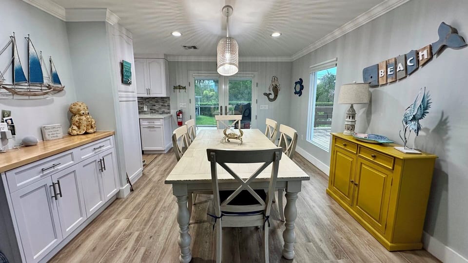 Access to the screened porch and open air deck.