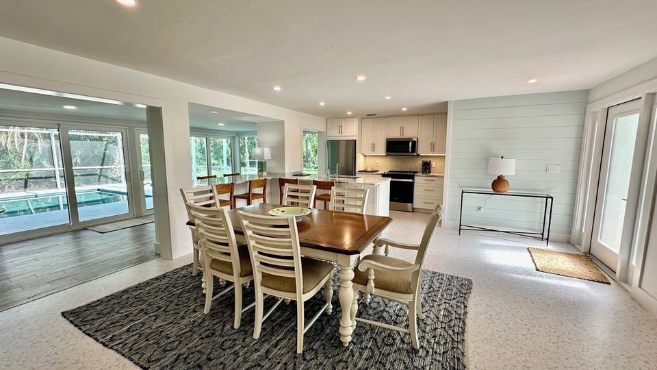 The dining table can be expanded to seat 8.