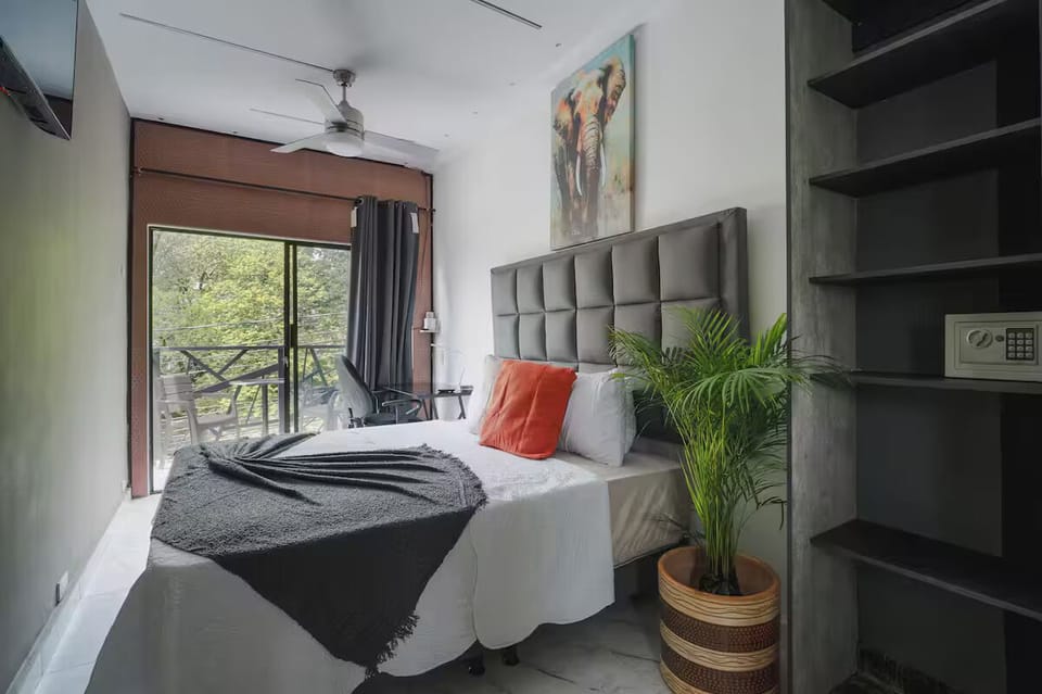 Comfort Room, 1 Double Bed, Private Bathroom, City View | Desk, laptop workspace, WiFi (free)