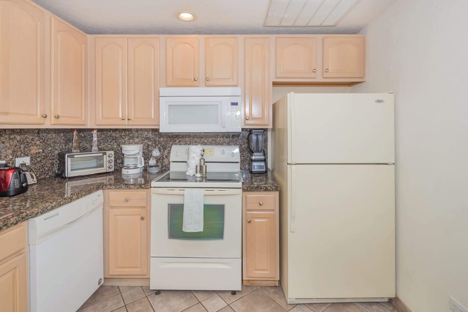 🍳🌴 Everything you need to prepare meals and enjoy the comforts of home while you're in paradise! ☀️🏖️🌊