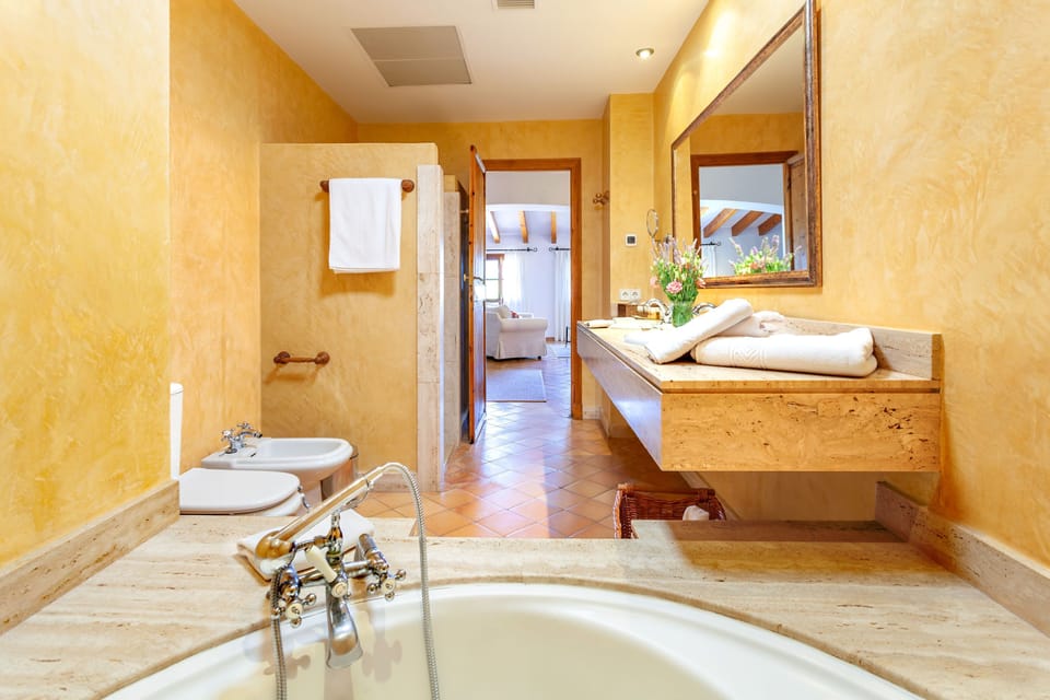 Junior Suite, Jetted Tub | Bathroom | Deep soaking tub, free toiletries, hair dryer, bathrobes