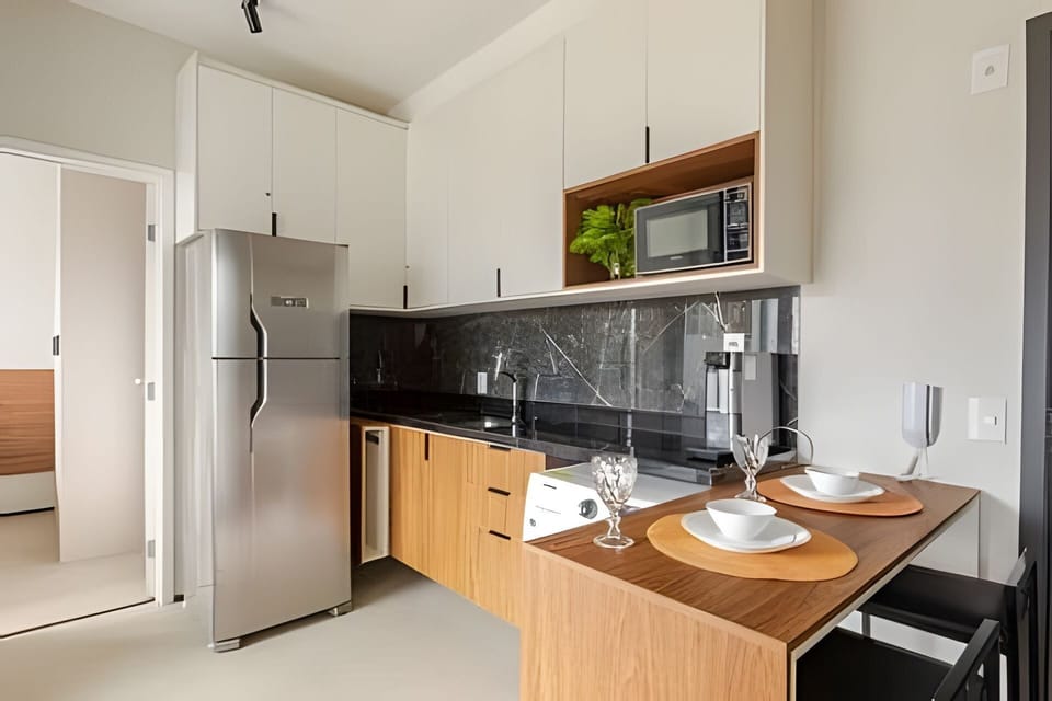 Basic Apartment | Private kitchen | Fridge, microwave, stovetop, cookware/dishes/utensils