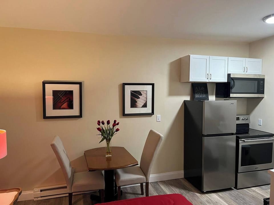 fully functioning kitchen ,stove , oven , full  size refrigerator