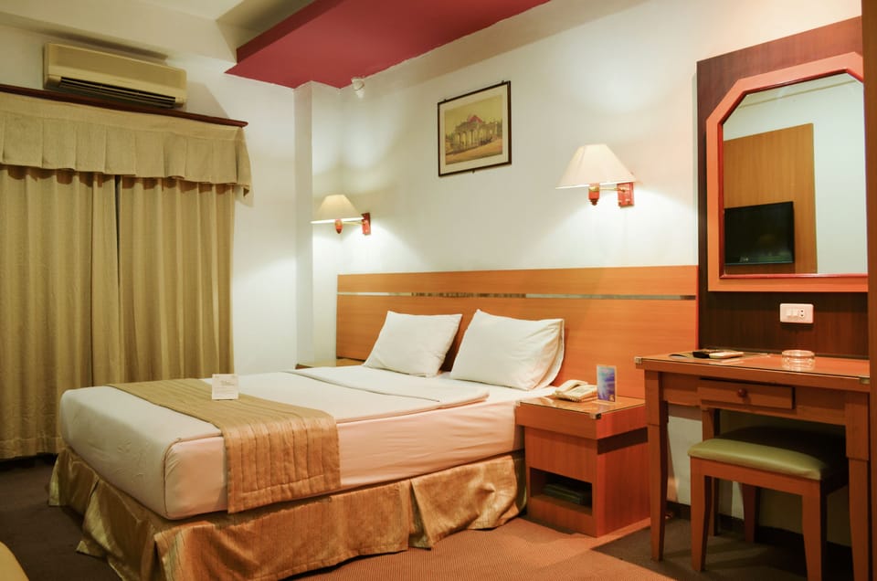 Deluxe Double Room | Desk, laptop workspace, blackout drapes, free WiFi