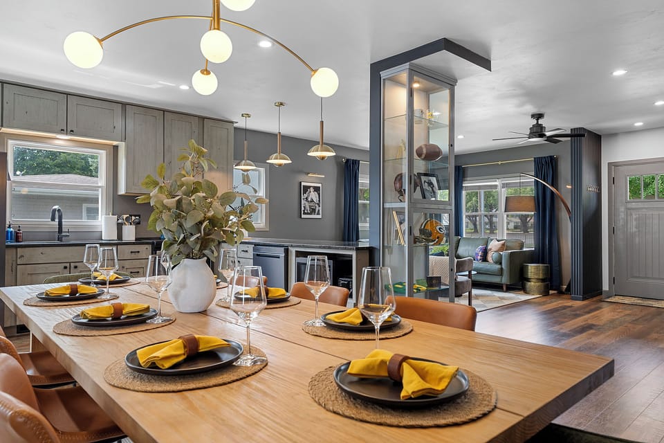 Dining for eight with an open layout that keeps the whole group connected.