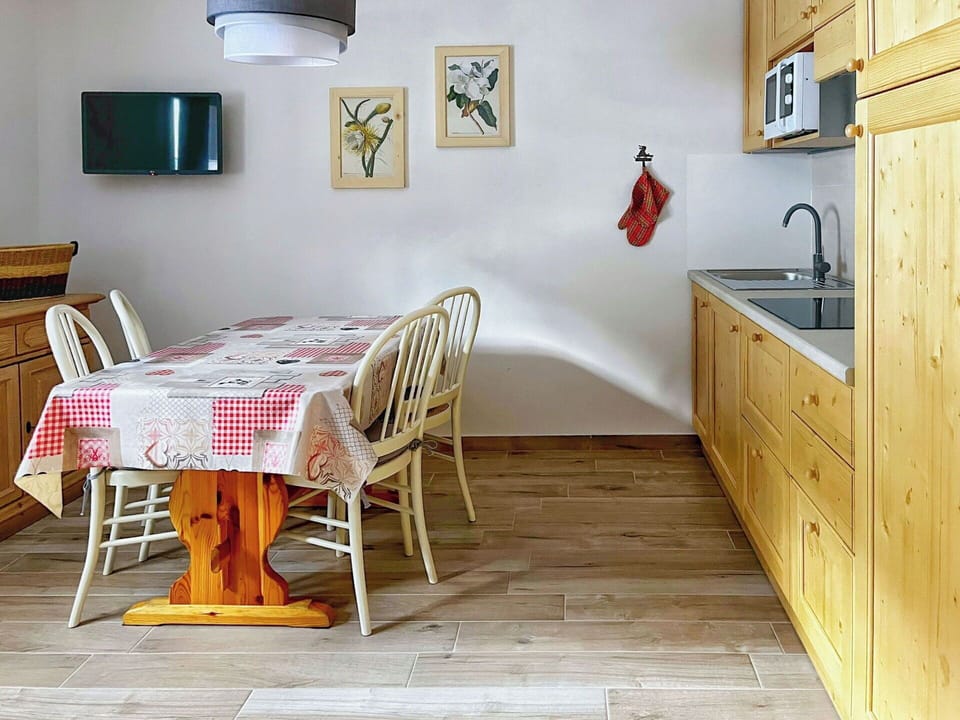 Furniture, Flooring, Interior Design, Floor, Wood, Kitchen, Cabinetry, Ceiling, Countertop, Wood Flooring