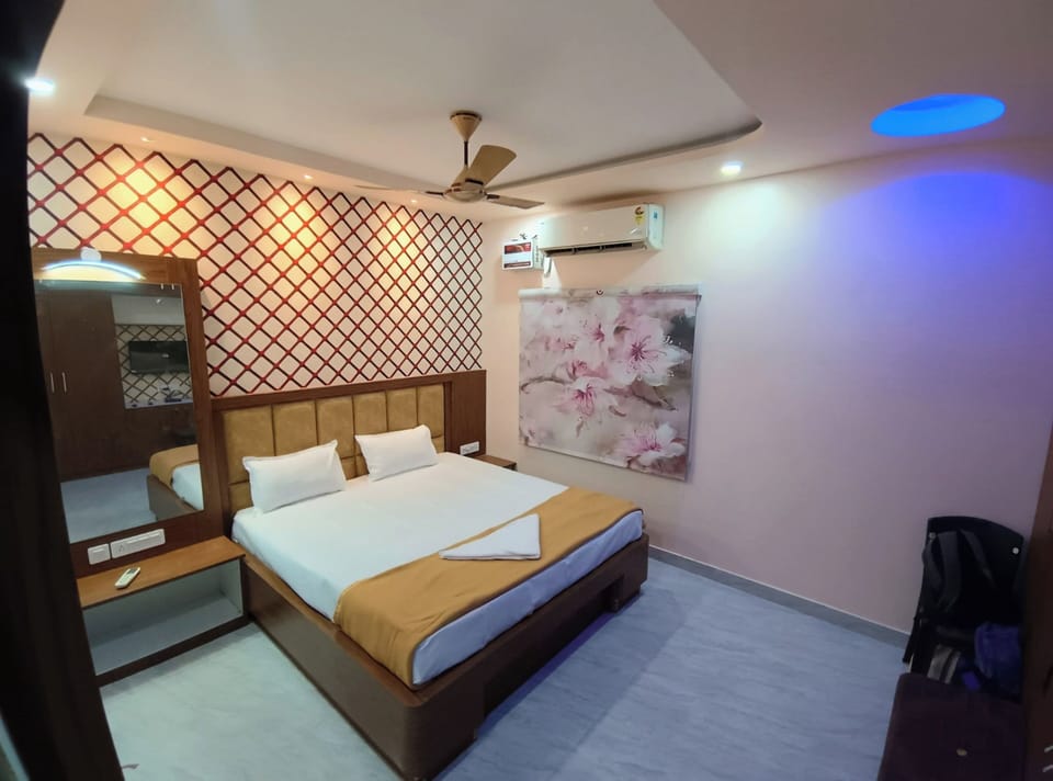 Deluxe Room | Rollaway beds (surcharge), WiFi (free), bed sheets