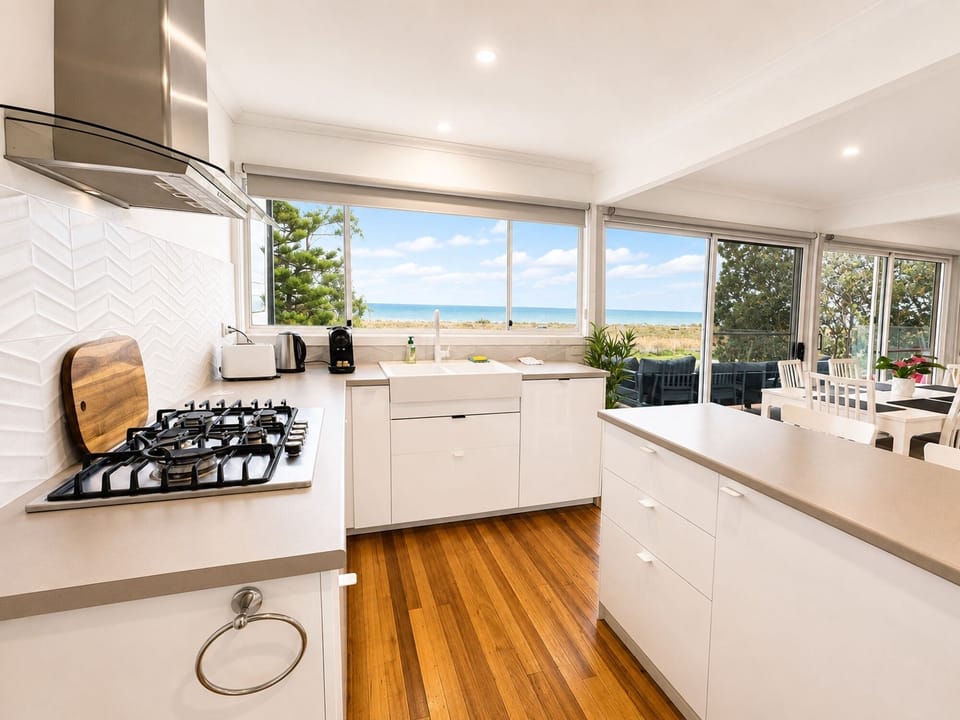 Full kitchen