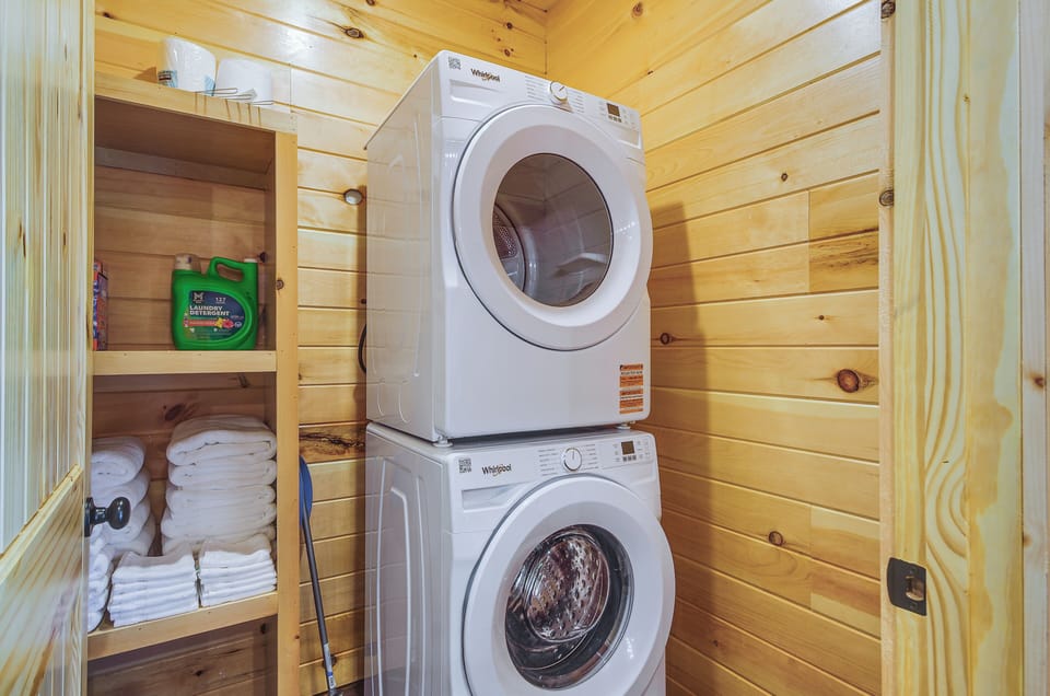 Laundry/Linen Closet