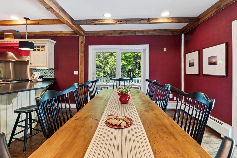 Long dinners with the woods right outside the glass