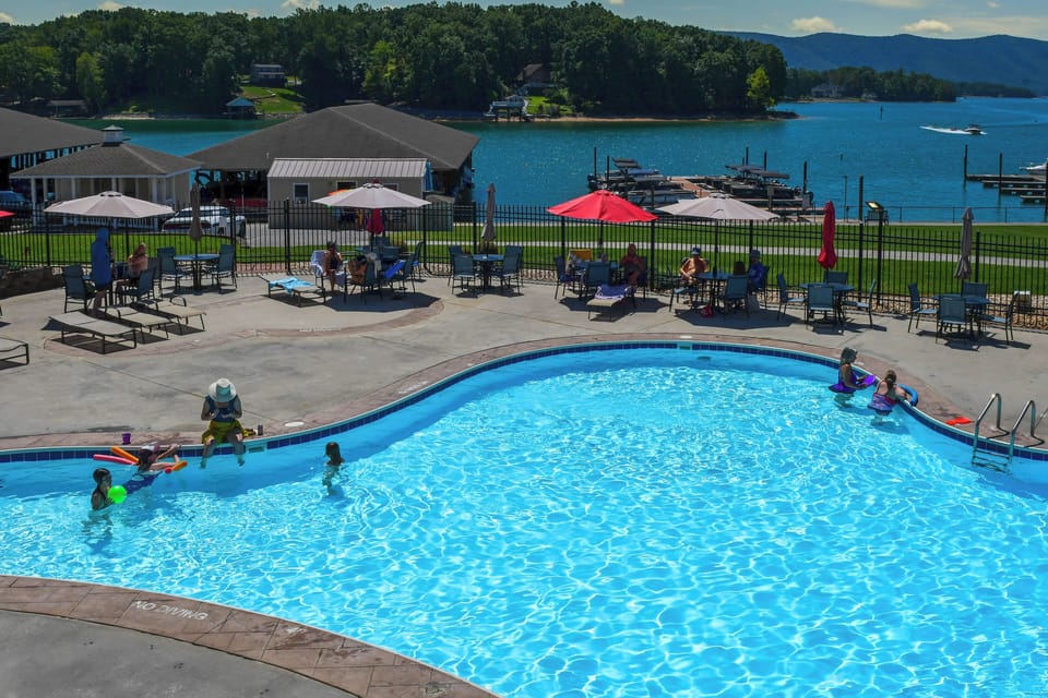 Mariners Village Amenities | Pool