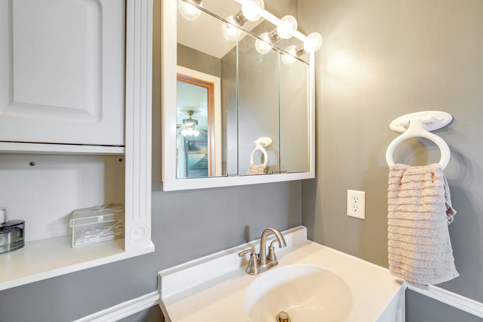 Half Bathroom | 1st Floor