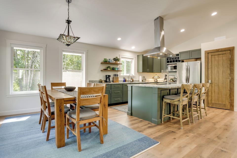 Kitchen | Dining Area