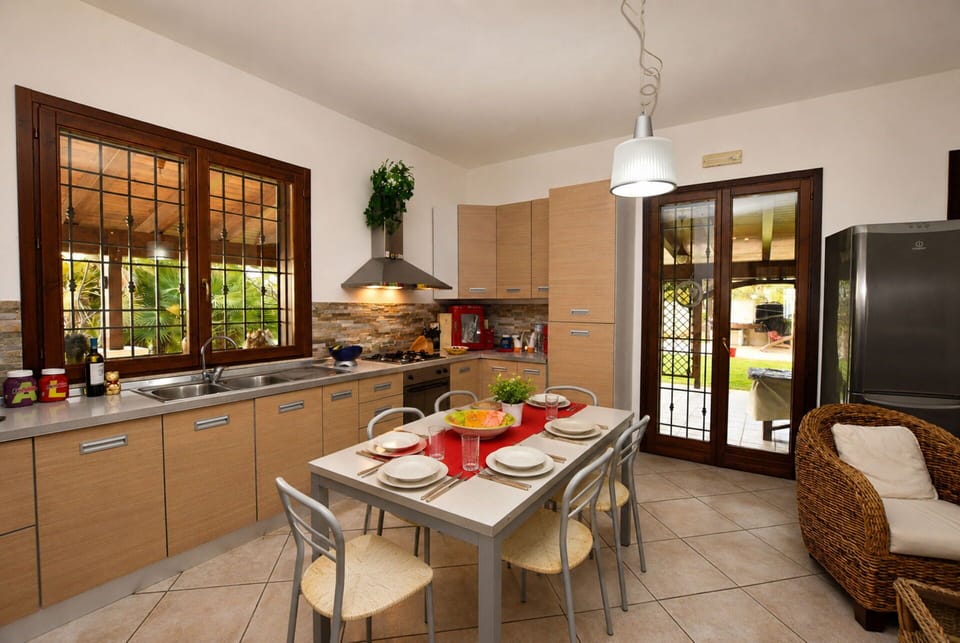 Autumn, Kitchen, Living Room, Spring, Summer